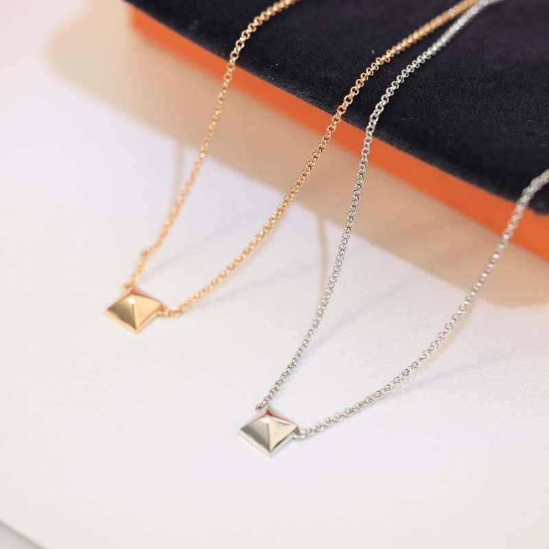 H**me5 necklaces